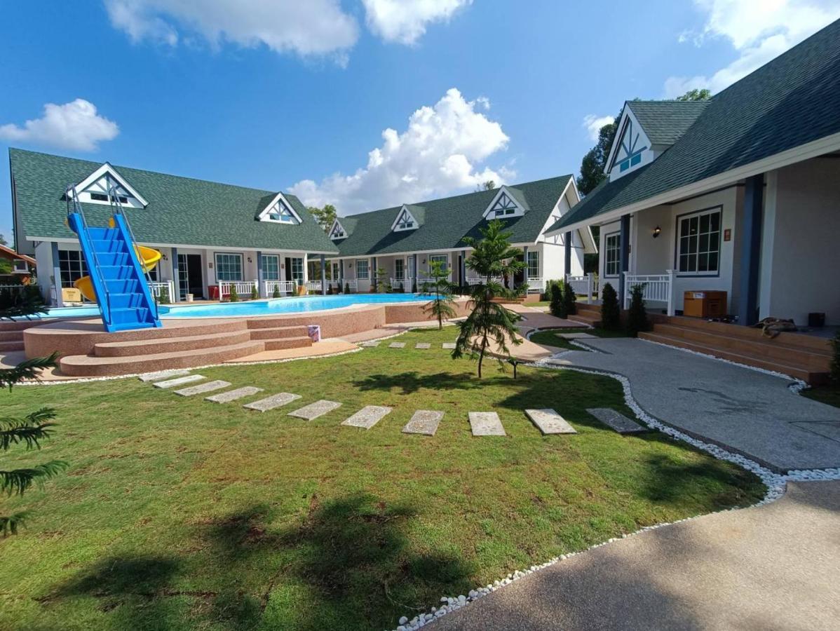English Resotel : อิงลิช รีโซเทล Nakhon Si Thammarat Zewnętrze zdjęcie
