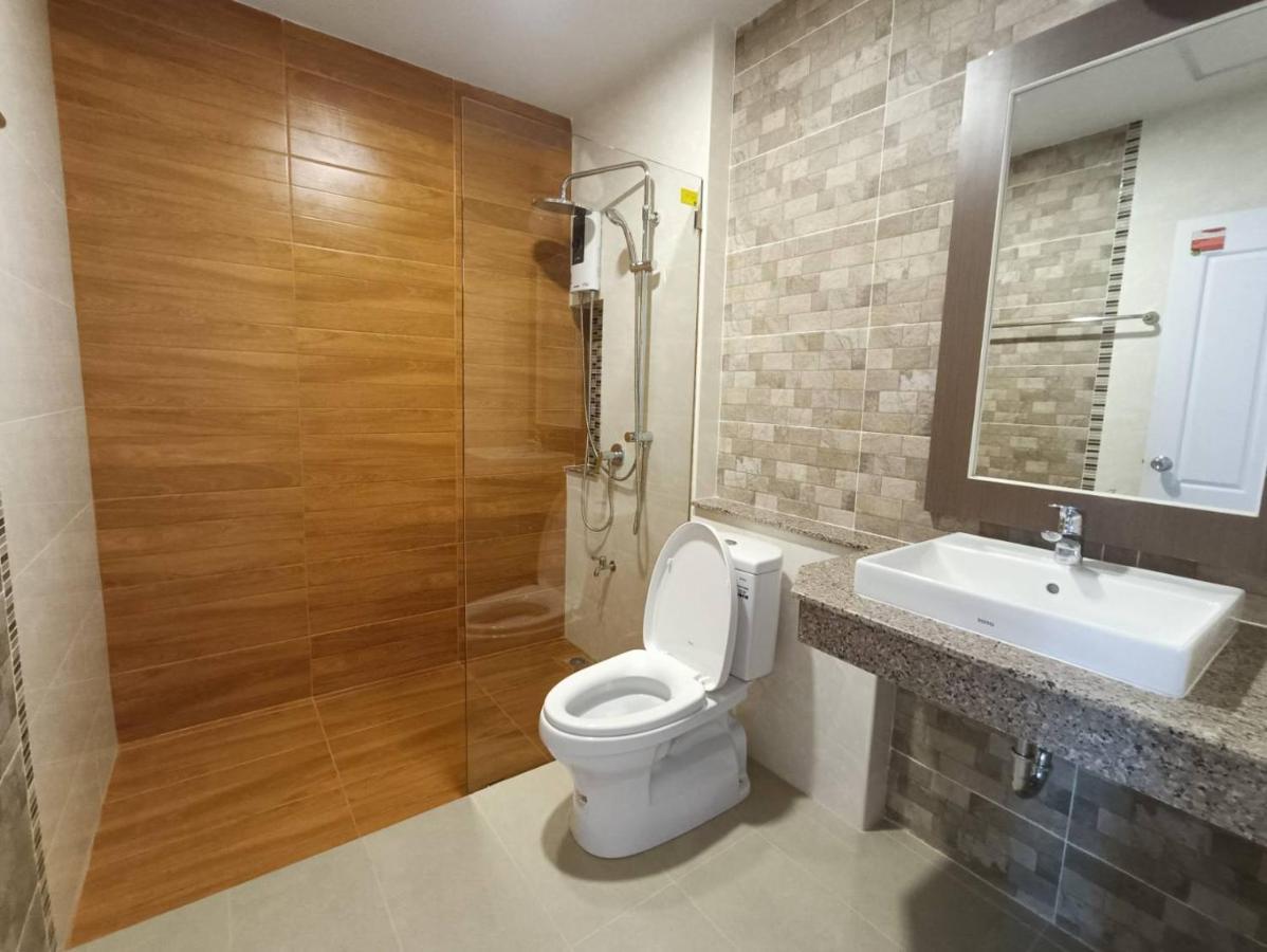 English Resotel : อิงลิช รีโซเทล Nakhon Si Thammarat Zewnętrze zdjęcie